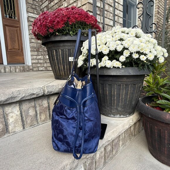 COACH SIGNATURE DRAWSTRING CARRYALL Women's Satchel Excellent Condtition - Picture 7 of 16